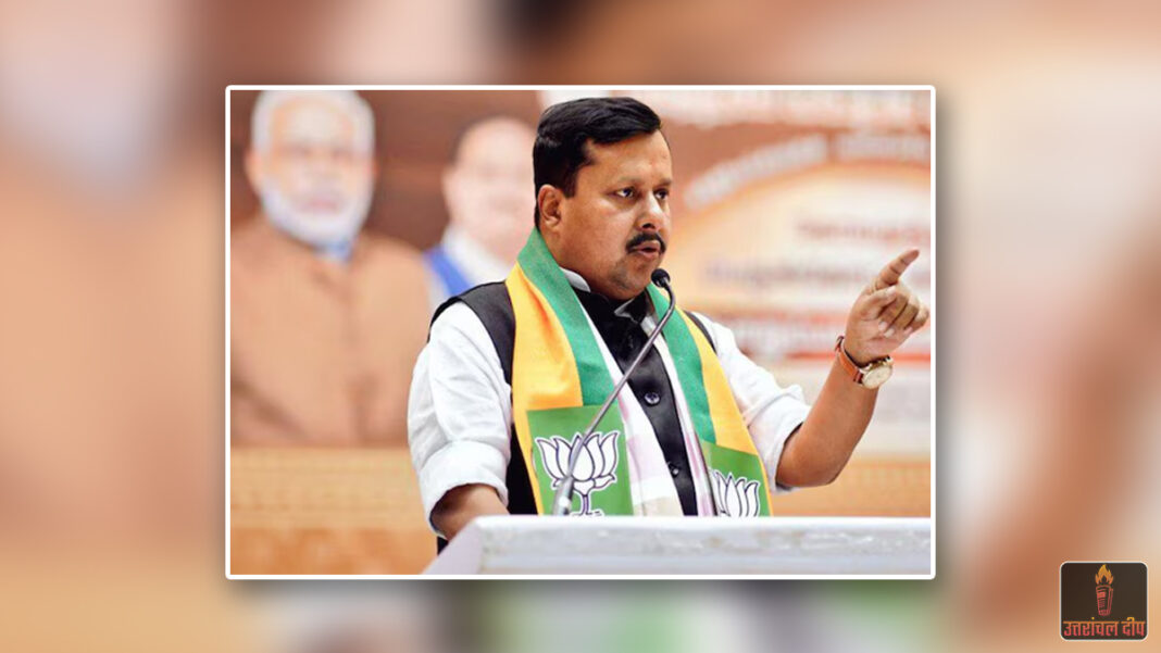 सियासी घमासान: ‘सांप वाली टिप्पणी’ पर भाजपा का कांग्रेस पर बड़ा प्रहार; नितिन नवीन बोले- ‘खरगे फैला रहे हैं सांप्रदायिक आग’ सियासी घमासान: ‘सांप वाली टिप्पणी’ पर भाजपा का कांग्रेस पर बड़ा प्रहार; नितिन नवीन बोले- ‘खरगे फैला रहे हैं सांप्रदायिक आग’