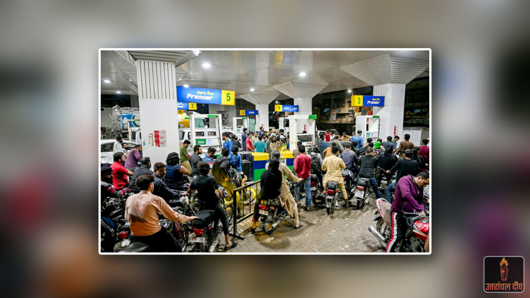 ईरान संकट की आग में झुलसा पाकिस्तान: लाहौर में पेट्रोल ₹458 के पार; ऑटो रिक्शा चालकों ने सड़कों पर उतरकर किया प्रदर्शन ईरान संकट की आग में झुलसा पाकिस्तान: लाहौर में पेट्रोल ₹458 के पार; ऑटो रिक्शा चालकों ने सड़कों पर उतरकर किया प्रदर्शन