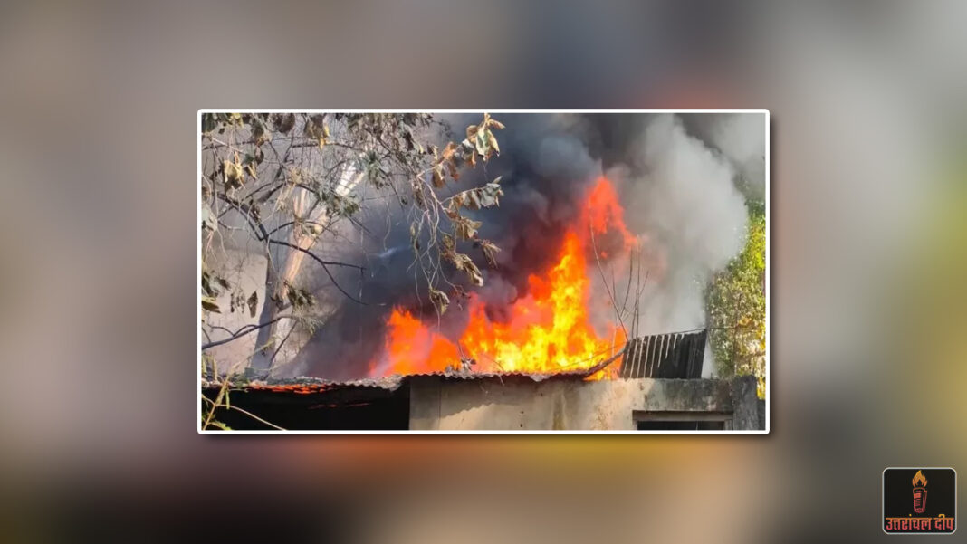 रुद्रपुर में भीषण सिलेंडर धमाका: मची अफरा-तफरी, पांच लोग गंभीर रूप से झुलसे रुद्रपुर में भीषण सिलेंडर धमाका: मची अफरा-तफरी, पांच लोग गंभीर रूप से झुलसे