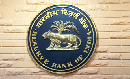 RBI बैंकिंग सिस्टम में 5 बिलियन डॉलर की तरलता डालने जा रही है RBI बैंकिंग सिस्टम में 5 बिलियन डॉलर की तरलता डालने जा रही है
