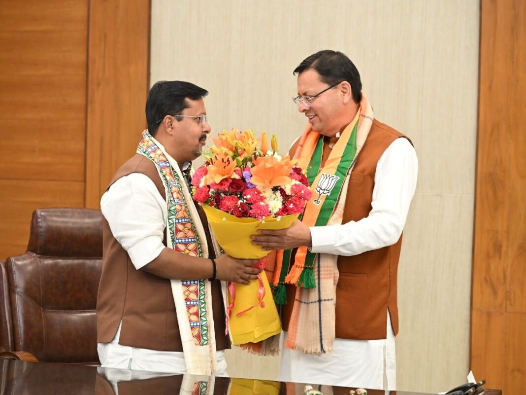 देहरादून पहुंचे भाजपा अध्यक्ष नितिन नवीन, पारंपरिक अंदाज में हुआ भव्य स्वागत देहरादून पहुंचे भाजपा अध्यक्ष नितिन नवीन, पारंपरिक अंदाज में हुआ भव्य स्वागत