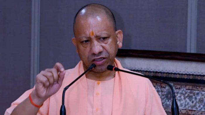 मुख्यमंत्री योगी के बयान का मदरसा बोर्ड अध्यक्ष ने दिया समर्थन, कहा- सड़क पर नमाज रोकना सही कदम मुख्यमंत्री योगी के बयान का मदरसा बोर्ड अध्यक्ष ने दिया समर्थन, कहा- सड़क पर नमाज रोकना सही कदम