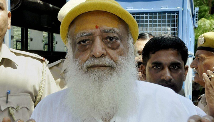 आसाराम बापू ने राजस्थान हाईकोर्ट के आदेश के बाद किया आत्मसमर्पण आसाराम बापू ने राजस्थान हाईकोर्ट के आदेश के बाद किया आत्मसमर्पण