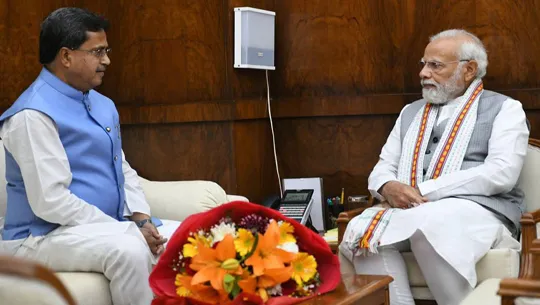 ईंधन बचाने के लिए त्रिपुरा सरकार का बड़ा कदम, 50% कर्मचारियों के लिए ‘वर्क फ्रॉम होम’ लागू ईंधन बचाने के लिए त्रिपुरा सरकार का बड़ा कदम, 50% कर्मचारियों के लिए ‘वर्क फ्रॉम होम’ लागू