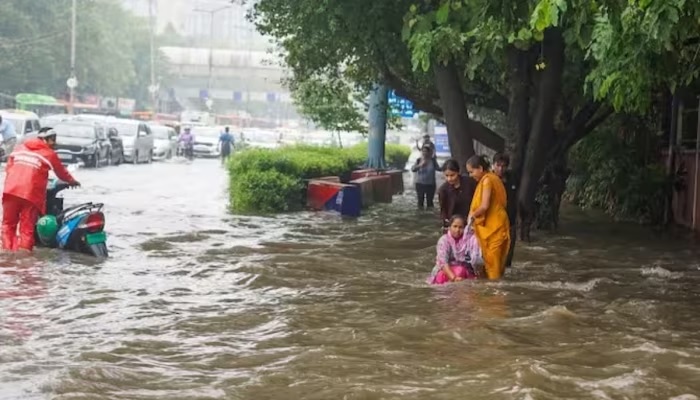 आंधी-बारिश का कहर: बंगाल समेत कई राज्यों में तबाही, जनजीवन अस्त-व्यस्त आंधी-बारिश का कहर: बंगाल समेत कई राज्यों में तबाही, जनजीवन अस्त-व्यस्त