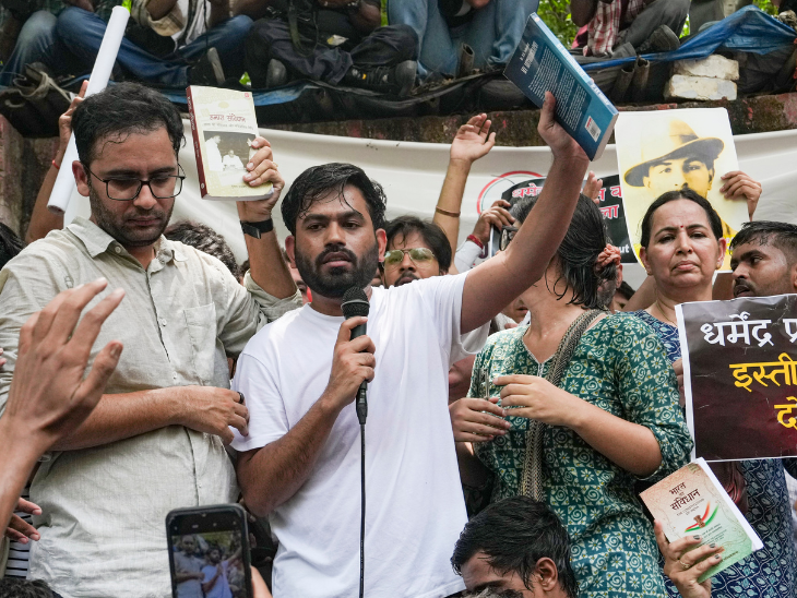 जंतर-मंतर पर ‘गो प्रधान गो’ के नारे, CJP के ‘थाली-चम्मच’ विरोध प्रदर्शन में इस्तीफे की मांग तेज जंतर-मंतर पर ‘गो प्रधान गो’ के नारे, CJP के ‘थाली-चम्मच’ विरोध प्रदर्शन में इस्तीफे की मांग तेज