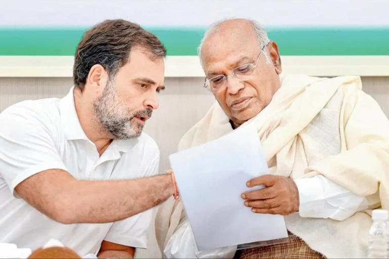 कांग्रेस में बड़ा संगठनात्मक बदलाव तय, कई राज्यों के अध्यक्ष और AICC में फेरबदल की तैयारी कांग्रेस में बड़ा संगठनात्मक बदलाव तय, कई राज्यों के अध्यक्ष और AICC में फेरबदल की तैयारी
