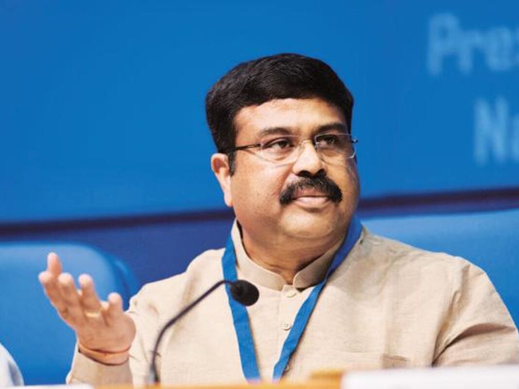 NEET-UG विवाद पर शिक्षा मंत्री धर्मेंद्र प्रधान का बड़ा बयान, शिक्षकों पर लगाया गंभीर आरोप NEET-UG विवाद पर शिक्षा मंत्री धर्मेंद्र प्रधान का बड़ा बयान, शिक्षकों पर लगाया गंभीर आरोप