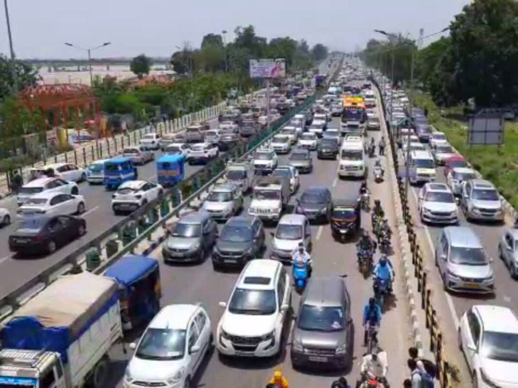 सोमवती अमावस्या पर हरिद्वार में ट्रैफिक व्यवस्था बदली सोमवती अमावस्या पर हरिद्वार में ट्रैफिक व्यवस्था बदली