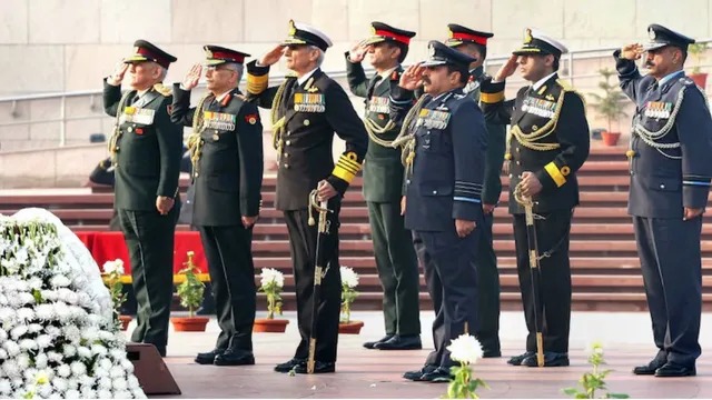 भारतीय सेना की वर्दी में बड़ा बदलाव: औपनिवेशिक परंपराओं को पीछे छोड़ ‘बंदी जैकेट’ शामिल, नया ड्रेस कोड जार भारतीय सेना की वर्दी में बड़ा बदलाव: औपनिवेशिक परंपराओं को पीछे छोड़ ‘बंदी जैकेट’ शामिल, नया ड्रेस कोड जार