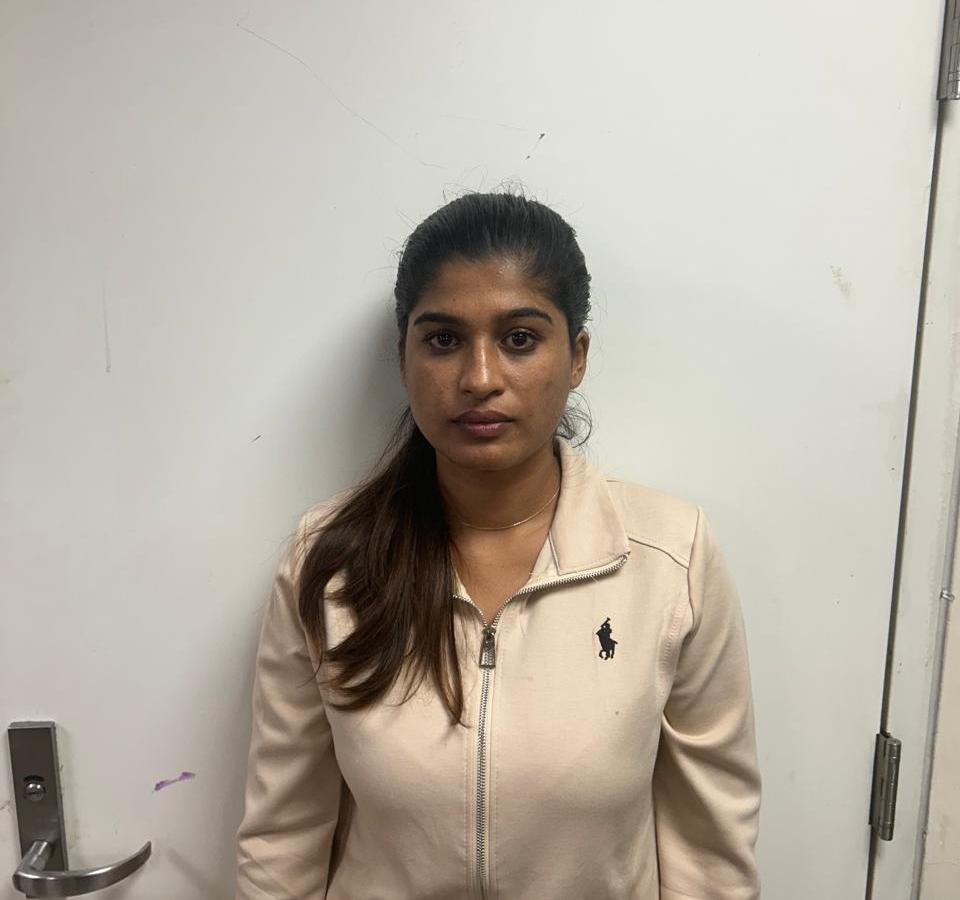 मुंबई एयरपोर्ट पर मिर्स केरल रनर-अप हर्षा सनी गिरफ्तार, नशीली दवाओं के साथ पकड़ी गईं मुंबई एयरपोर्ट पर मिर्स केरल रनर-अप हर्षा सनी गिरफ्तार, नशीली दवाओं के साथ पकड़ी गईं