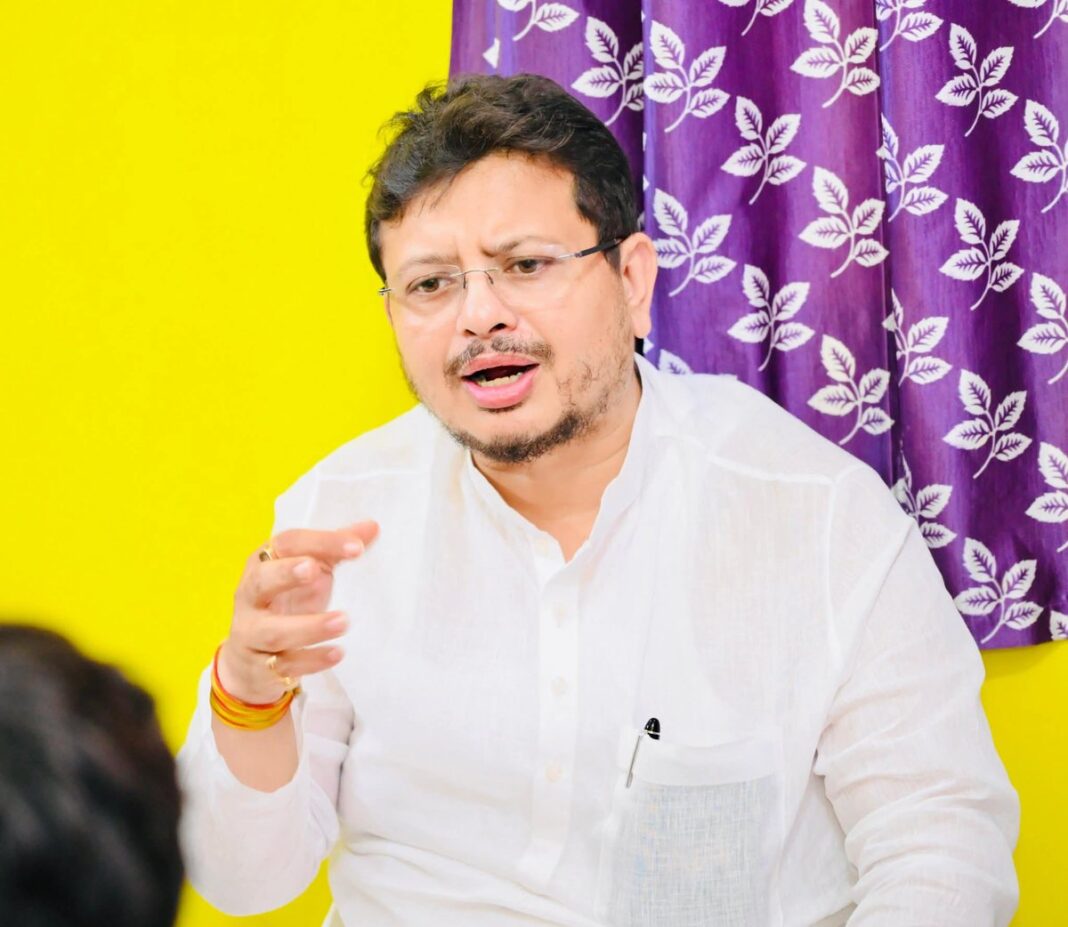 कलकत्ता हाईकोर्ट का फैसला—ऋतब्रत बनर्जी को विपक्ष का नेता बने रहने की अनुमति, ममता बनर्जी को झटका कलकत्ता हाईकोर्ट का फैसला—ऋतब्रत बनर्जी को विपक्ष का नेता बने रहने की अनुमति, ममता बनर्जी को झटका