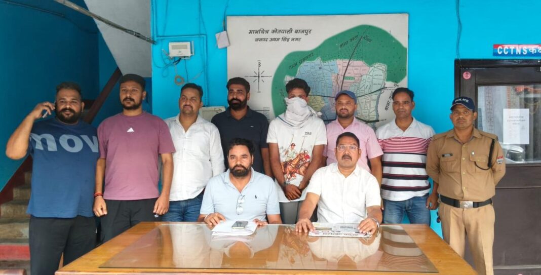 उत्तराखंड एसटीएफ की जिला पुलिस और पंजाब पुलिस का ज्वाइंट ऑप्रेशन, बाजपुर से पंजाब का वांटेड अपराधी गिरफ्तार, एसटीएफ की राज्य में शरण लेने वाले अपराधियों पर लगातार कार्रवाई उत्तराखंड एसटीएफ की जिला पुलिस और पंजाब पुलिस का ज्वाइंट ऑप्रेशन, बाजपुर से पंजाब का वांटेड अपराधी गिरफ्तार, एसटीएफ की राज्य में शरण लेने वाले अपराधियों पर लगातार कार्रवाई
