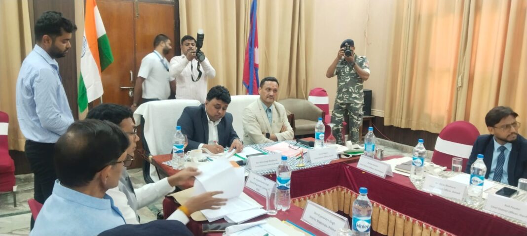 भारत-नेपाल सीमा क्षेत्र में बेहतर समन्वय को लेकर दोनों देशों के अधिकारियों के बीच मैत्री सम्मेलन, सीमा संबंधी समेत अन्य विषयों पर हुई चर्चा भारत-नेपाल सीमा क्षेत्र में बेहतर समन्वय को लेकर दोनों देशों के अधिकारियों के बीच मैत्री सम्मेलन, सीमा संबंधी समेत अन्य विषयों पर हुई चर्चा