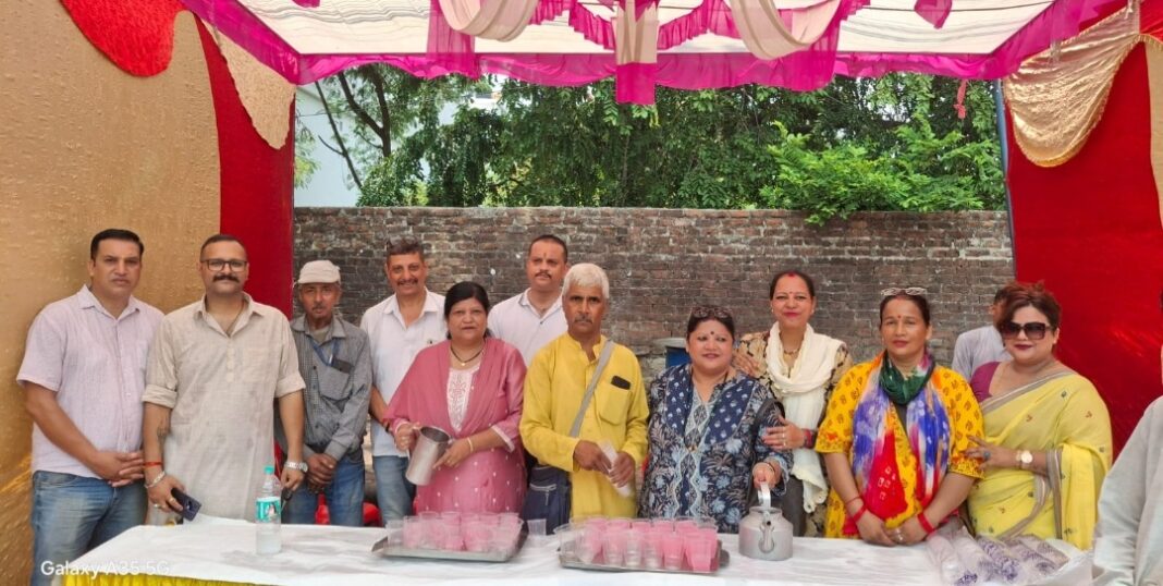 भीषण गर्मी मे राहगीरों को शीतल मीठा जल वितरण भीषण गर्मी मे राहगीरों को शीतल मीठा जल वितरण
