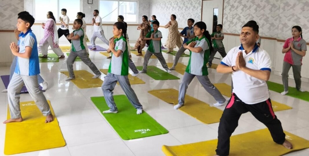 बीएलएम एकेडमी में 12वां अंतर्राष्ट्रीय योग दिवस उत्साहपूर्वक मनाया गया बीएलएम एकेडमी में 12वां अंतर्राष्ट्रीय योग दिवस उत्साहपूर्वक मनाया गया