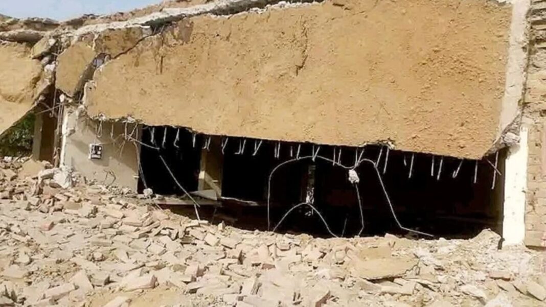खैबर पख्तूनख्वा में दो भीषण बम धमाके, 7 की मौत, 3 घायल खैबर पख्तूनख्वा में दो भीषण बम धमाके, 7 की मौत, 3 घायल