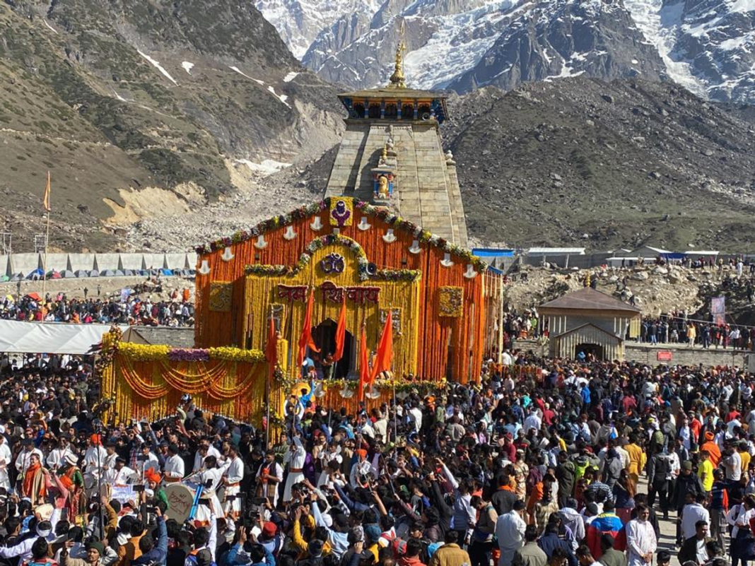 चारधाम यात्रा 2026: श्रद्धालुओं की संख्या में ऐतिहासिक उछाल, पहली बार तीर्थयात्रियों की रिकॉर्ड आमद चारधाम यात्रा 2026: श्रद्धालुओं की संख्या में ऐतिहासिक उछाल, पहली बार तीर्थयात्रियों की रिकॉर्ड आमद