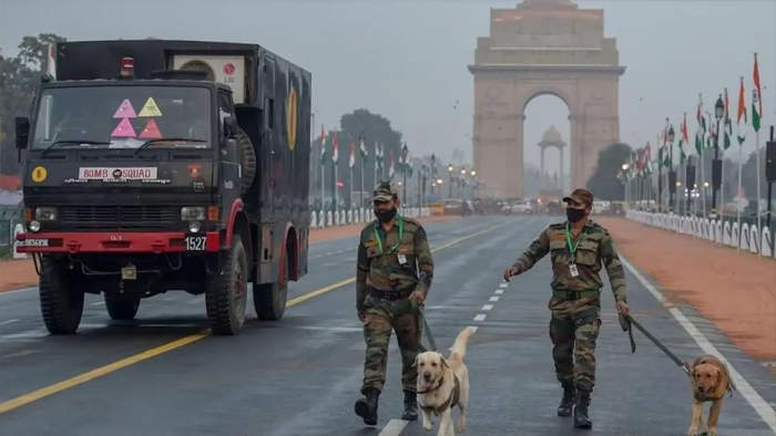 राजधानी में हाई अलर्ट: मेयर ऑफिस, कोर्ट और रेलवे स्टेशनों को बम से उड़ाने की धमकी राजधानी में हाई अलर्ट: मेयर ऑफिस, कोर्ट और रेलवे स्टेशनों को बम से उड़ाने की धमकी