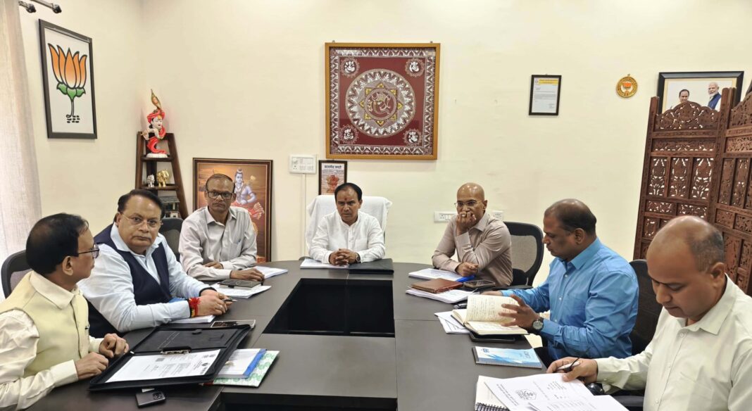 विश्वविद्यालय में साइबर सुरक्षा को लेकर सख्त इंतजाम, छात्रों की जानकारी सुरक्षित रखने के निर्देश विश्वविद्यालय में साइबर सुरक्षा को लेकर सख्त इंतजाम, छात्रों की जानकारी सुरक्षित रखने के निर्देश