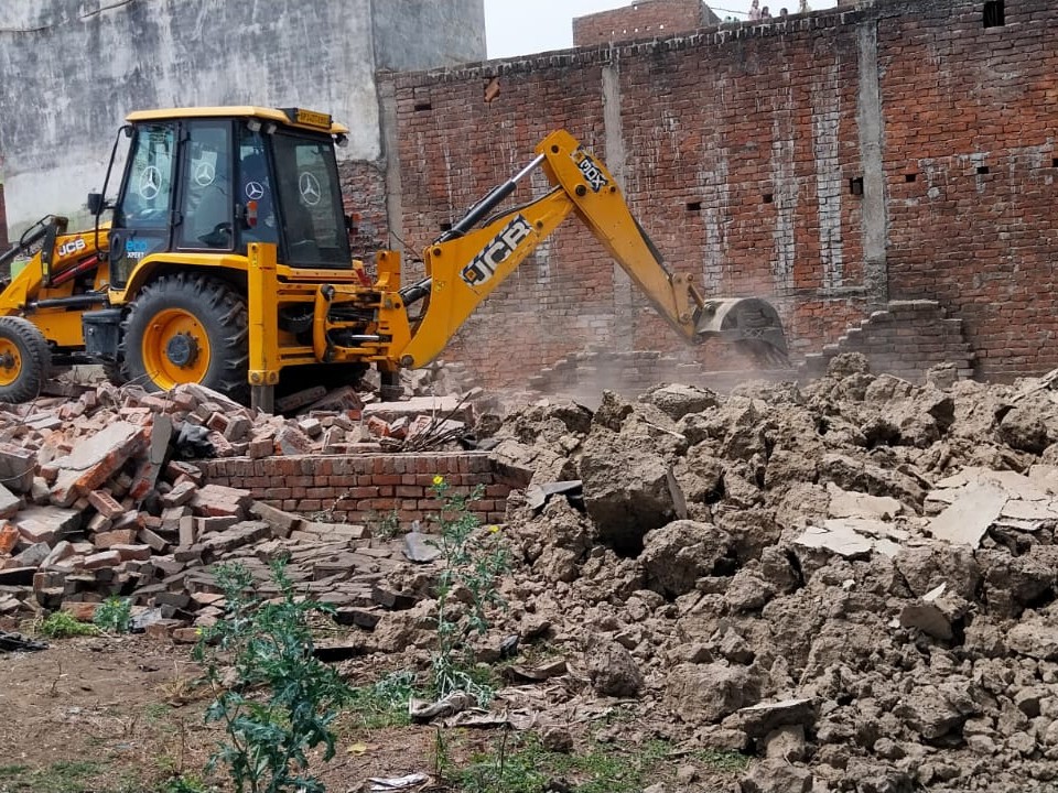 विकासनगर में सरकारी भूमि पर अवैध कब्जे पर कार्रवाई, अस्थायी संरचनाएं ढहाई गईं विकासनगर में सरकारी भूमि पर अवैध कब्जे पर कार्रवाई, अस्थायी संरचनाएं ढहाई गईं