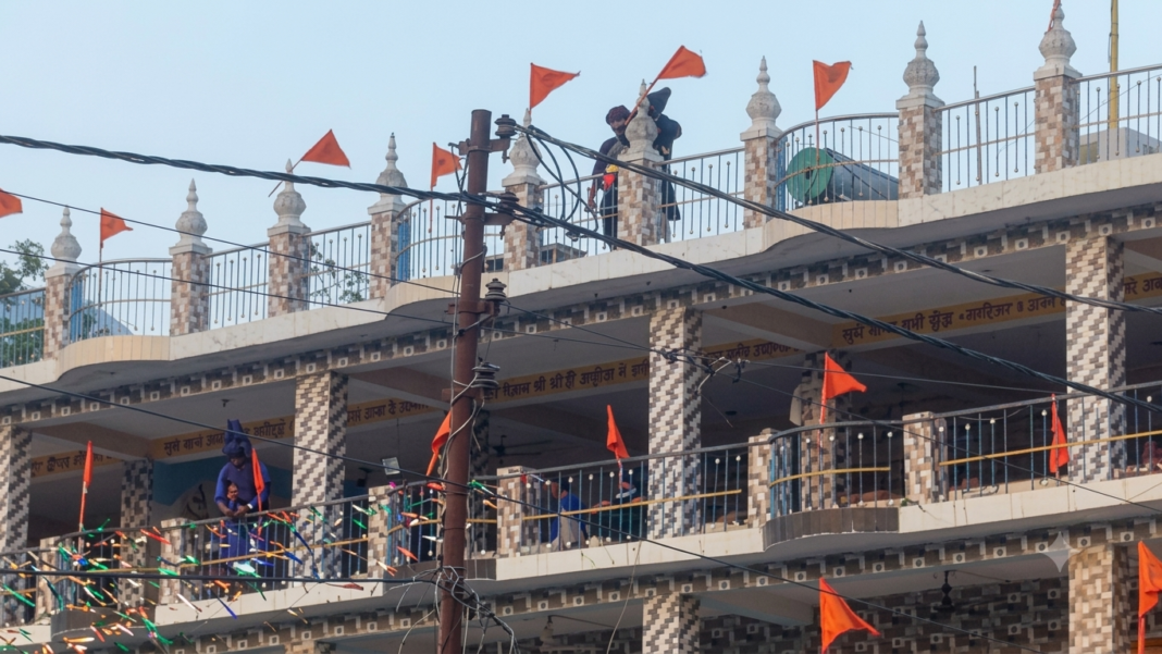 नगरासू गुरुद्वारे में निहंगों का हंगामा जारी, पुलिस और ITBP तैनात, सुरक्षा कड़ी नगरासू गुरुद्वारे में निहंगों का हंगामा जारी, पुलिस और ITBP तैनात, सुरक्षा कड़ी