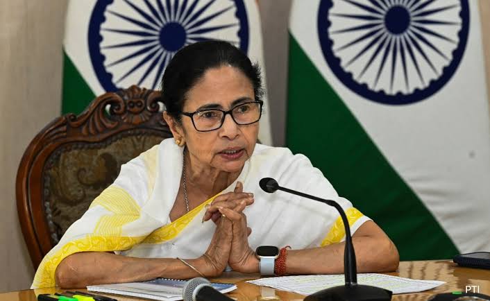 तृणमूल कांग्रेस में आंतरिक संकट गहराया, पूर्व मंत्री अरूप बिस्वास ने बैंक को पार्टी खाता फ्रीज करने का लिखा पत्र तृणमूल कांग्रेस में आंतरिक संकट गहराया, पूर्व मंत्री अरूप बिस्वास ने बैंक को पार्टी खाता फ्रीज करने का लिखा पत्र