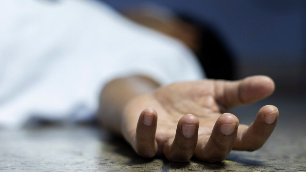 नहर में युवक का शव मिलने से सनसनी, पहचान में जुटी पुलिस नहर में युवक का शव मिलने से सनसनी, पहचान में जुटी पुलिस
