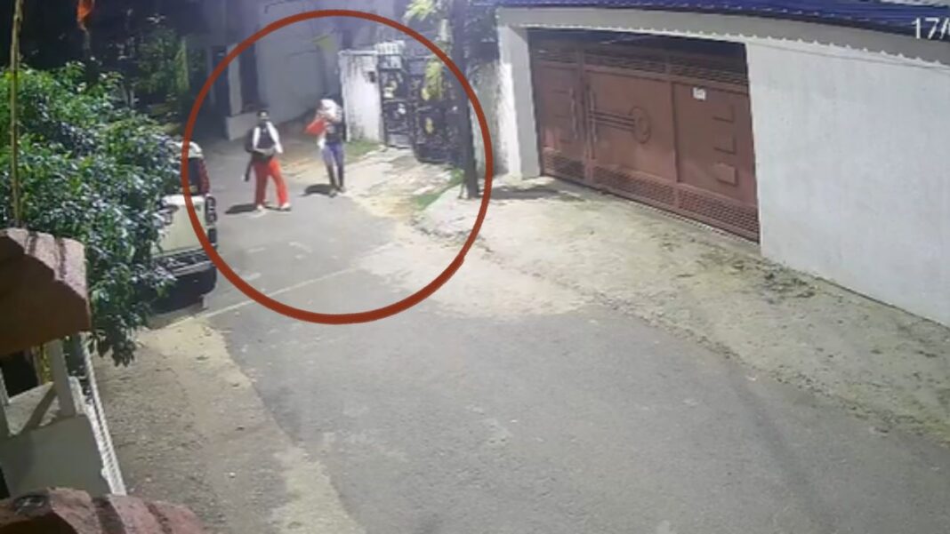 RSS कार्यालय पर पेट्रोल बम से हमला, CCTV में कैद हुई वारदात RSS कार्यालय पर पेट्रोल बम से हमला, CCTV में कैद हुई वारदात