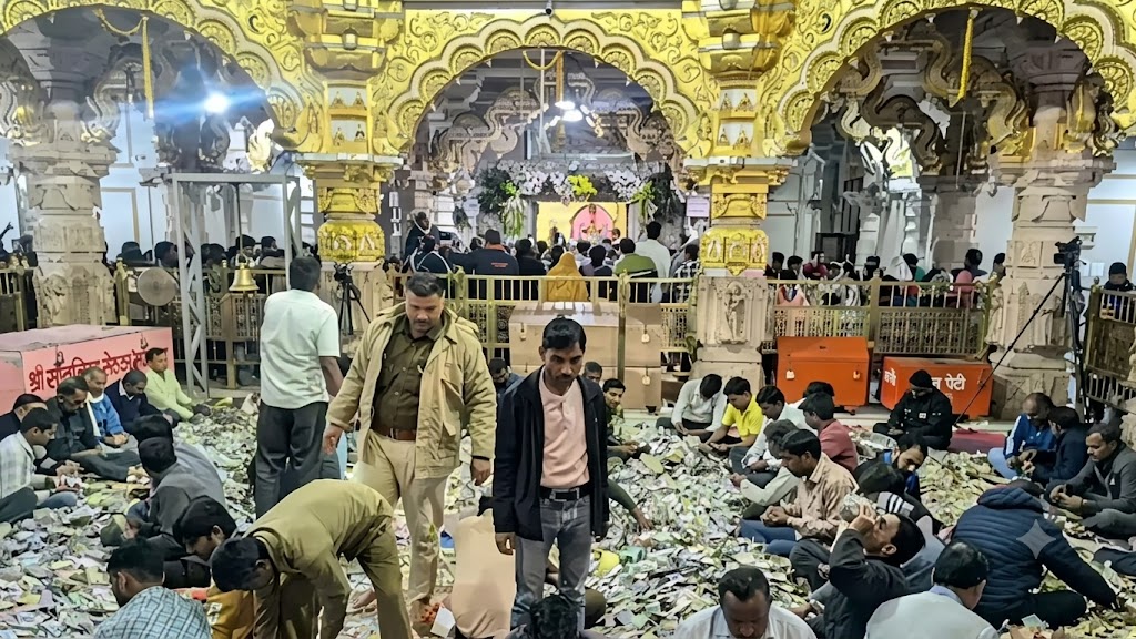 सांवलिया सेठ के खजाने में रिकॉर्ड चढ़ावा: 40.81 करोड़ रुपये नकद, सोना-चांदी भी भारी मात्रा में प्राप्त सांवलिया सेठ के खजाने में रिकॉर्ड चढ़ावा: 40.81 करोड़ रुपये नकद, सोना-चांदी भी भारी मात्रा में प्राप्त