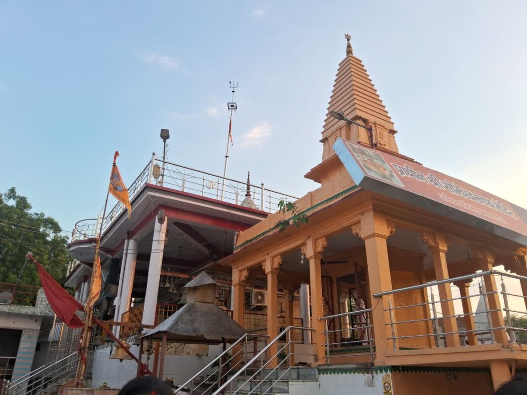 विकासनगर: सेवानिवृत्त प्रोफेसर ने धार्मिक कार्यों के लिए अपनी पूरी संपत्ति सोमेश्वर महादेव मंदिर को समर्पित की विकासनगर: सेवानिवृत्त प्रोफेसर ने धार्मिक कार्यों के लिए अपनी पूरी संपत्ति सोमेश्वर महादेव मंदिर को समर्पित की