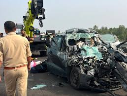 उन्नाव: गंगा एक्सप्रेसवे पर भीषण हादसा, खड़े ट्रक में घुसी कार, चार की दर्दनाक मौत उन्नाव: गंगा एक्सप्रेसवे पर भीषण हादसा, खड़े ट्रक में घुसी कार, चार की दर्दनाक मौत