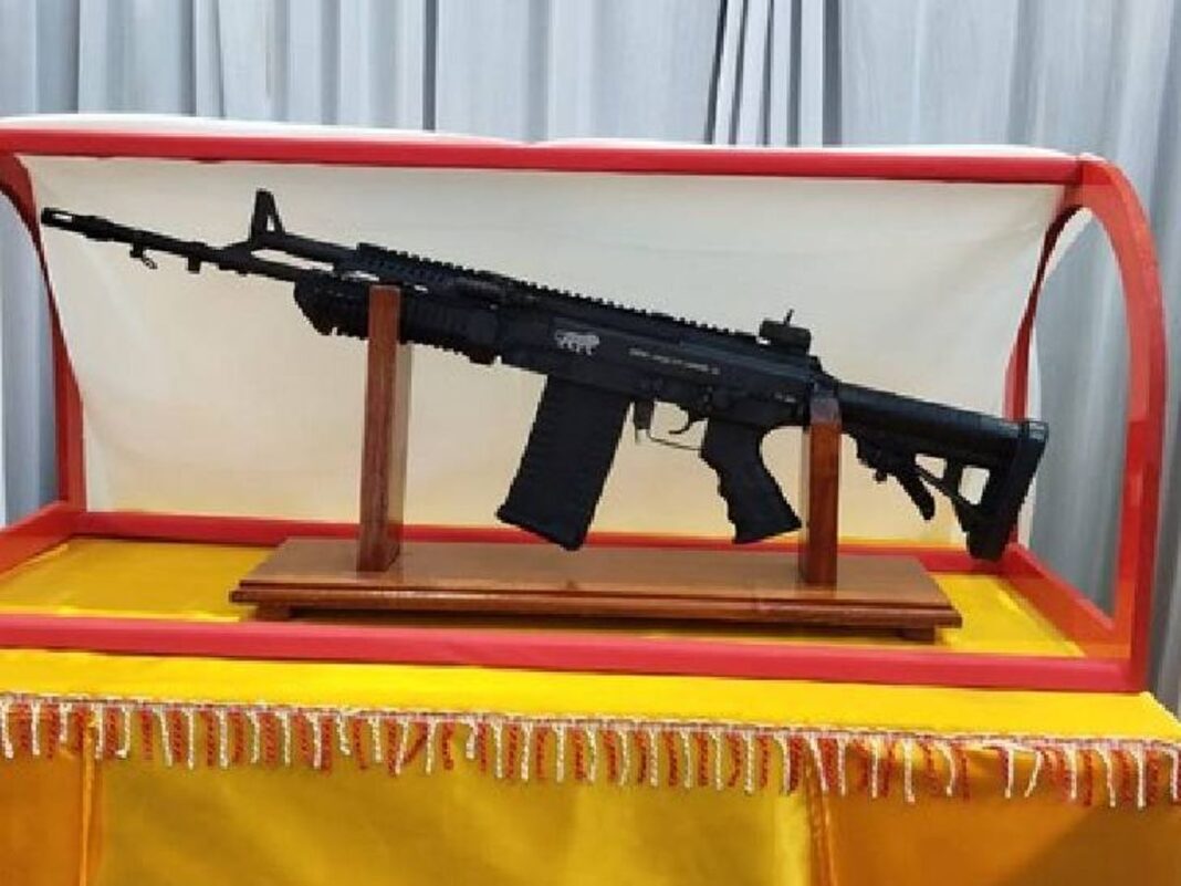 स्वदेशी ‘उग्रम’ राइफल को बड़ी सफलता, परीक्षण में पास होने के बाद सीएपीएफ में होगी शामिल स्वदेशी ‘उग्रम’ राइफल को बड़ी सफलता, परीक्षण में पास होने के बाद सीएपीएफ में होगी शामिल