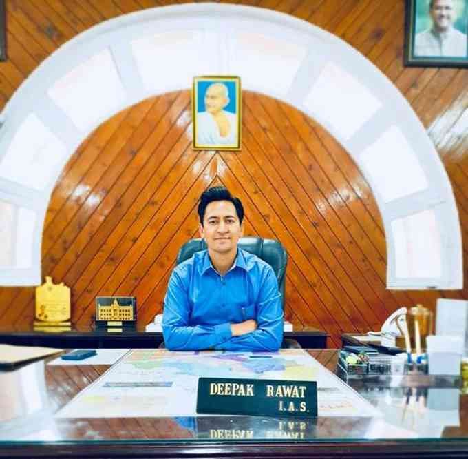 नैनीताल: मॉल रोड पर हॉर्न बजाने पर प्रतिबंध, सख्त ट्रैफिक नियम लागू नैनीताल: मॉल रोड पर हॉर्न बजाने पर प्रतिबंध, सख्त ट्रैफिक नियम लागू