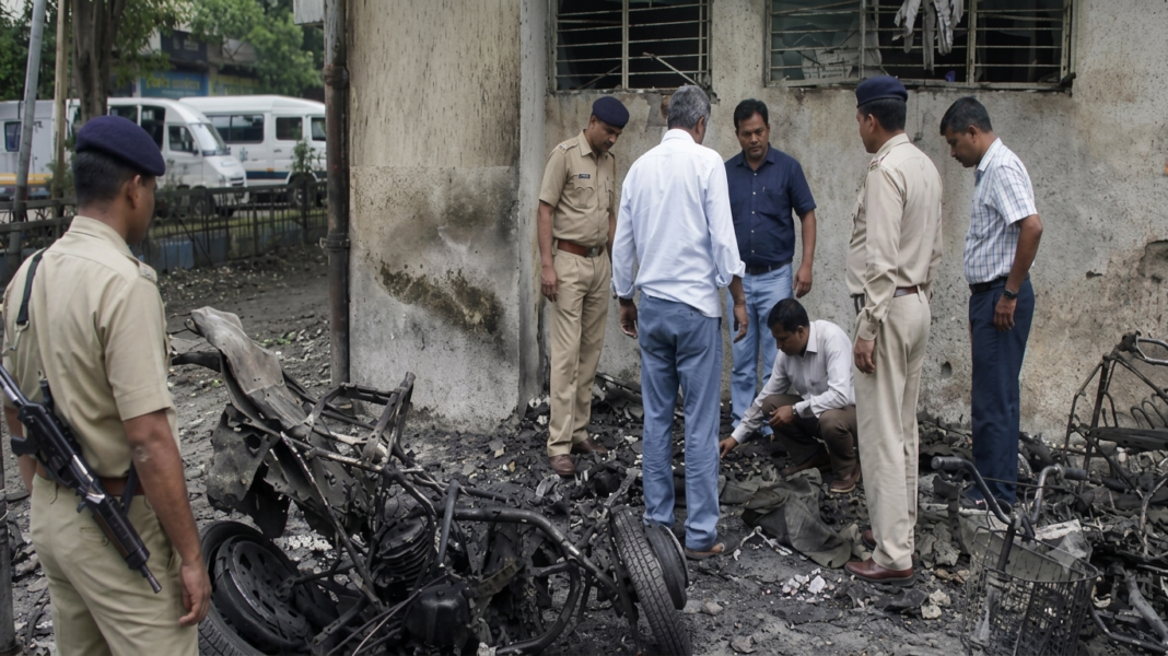 8 साल पुराने अहमदाबाद सीरियल ब्लास्ट मामले में बड़ा फैसला, 38 दोषियों की फांसी बरकरार 8 साल पुराने अहमदाबाद सीरियल ब्लास्ट मामले में बड़ा फैसला, 38 दोषियों की फांसी बरकरार