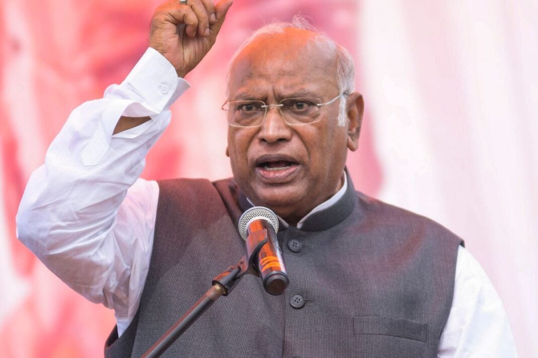 अगस्त के पहले सप्ताह उत्तराखंड आएंगे मल्लिकार्जुन खरगे, हल्द्वानी में बड़ी रैली की तैयारी अगस्त के पहले सप्ताह उत्तराखंड आएंगे मल्लिकार्जुन खरगे, हल्द्वानी में बड़ी रैली की तैयारी