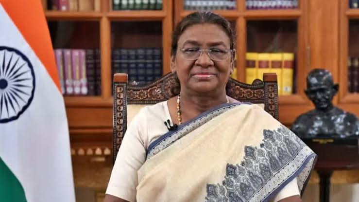 राष्ट्रपति द्रौपदी मुर्मू की ऐतिहासिक यूरोप यात्रा, तीन देशों के साथ संबंध मजबूत करने पर जोर राष्ट्रपति द्रौपदी मुर्मू की ऐतिहासिक यूरोप यात्रा, तीन देशों के साथ संबंध मजबूत करने पर जोर