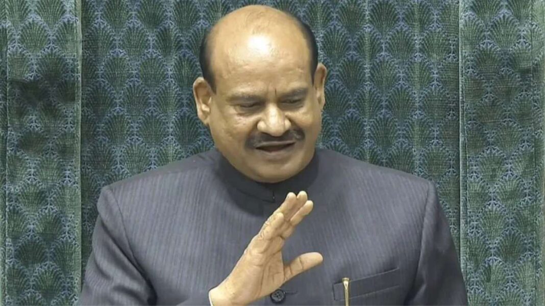मानसून सत्र से पहले लोकसभा में बदलाव, स्पीकर ओम बिरला ने बागी TMC सांसदों के लिए बदली सीट व्यवस्था मानसून सत्र से पहले लोकसभा में बदलाव, स्पीकर ओम बिरला ने बागी TMC सांसदों के लिए बदली सीट व्यवस्था