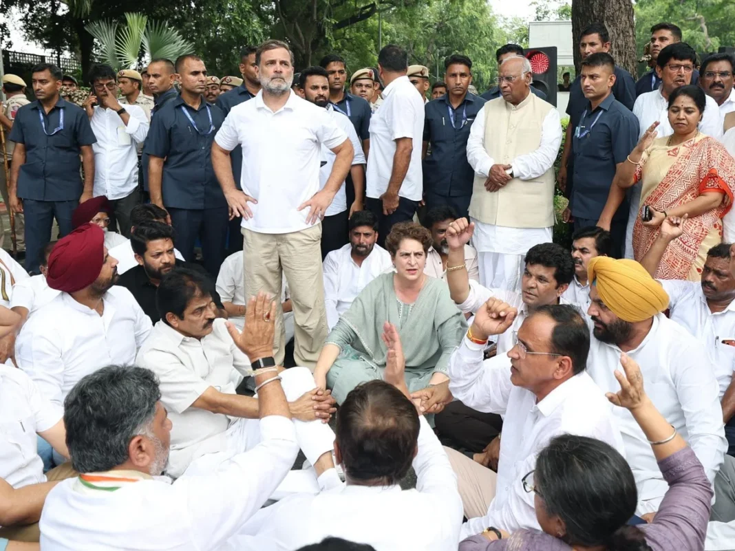 CJP आंदोलन पर सियासत तेज, AAP-कांग्रेस पर आरोप-प्रत्यारोप; पीएम आवास प्रदर्शन को लेकर घमासान CJP आंदोलन पर सियासत तेज, AAP-कांग्रेस पर आरोप-प्रत्यारोप; पीएम आवास प्रदर्शन को लेकर घमासान