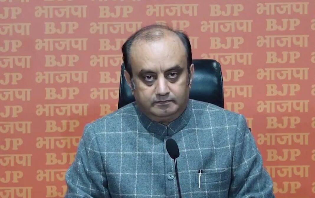 अनुच्छेद 370 की बहाली की मांग पर गरमाई सियासत, भाजपा ने कांग्रेस से मांगा जवाब अनुच्छेद 370 की बहाली की मांग पर गरमाई सियासत, भाजपा ने कांग्रेस से मांगा जवाब