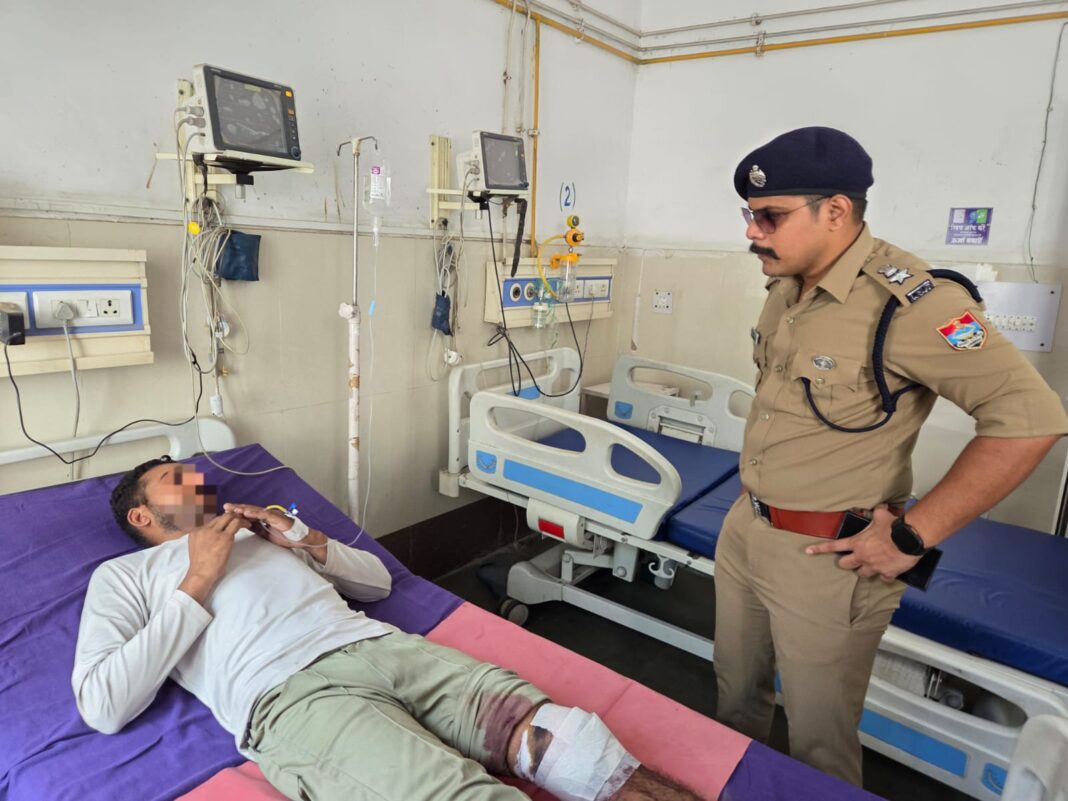 पुलिस मुठभेड़ में फरार गौकशी तस्कर मोईन गिरफ्तार,पैर में लगी गोली, तमंचा,तीन जिंदा कारतूस,17 किलो गौ मांस बरामद पुलिस मुठभेड़ में फरार गौकशी तस्कर मोईन गिरफ्तार,पैर में लगी गोली, तमंचा,तीन जिंदा कारतूस,17 किलो गौ मांस बरामद