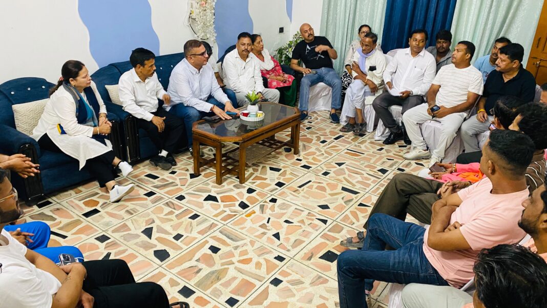 जनसमस्याओं के समाधान और संगठन मजबूती पर मंथन, विधायक सुमित हृदयेश ने की कार्यकर्ताओं संग बैठक जनसमस्याओं के समाधान और संगठन मजबूती पर मंथन, विधायक सुमित हृदयेश ने की कार्यकर्ताओं संग बैठक