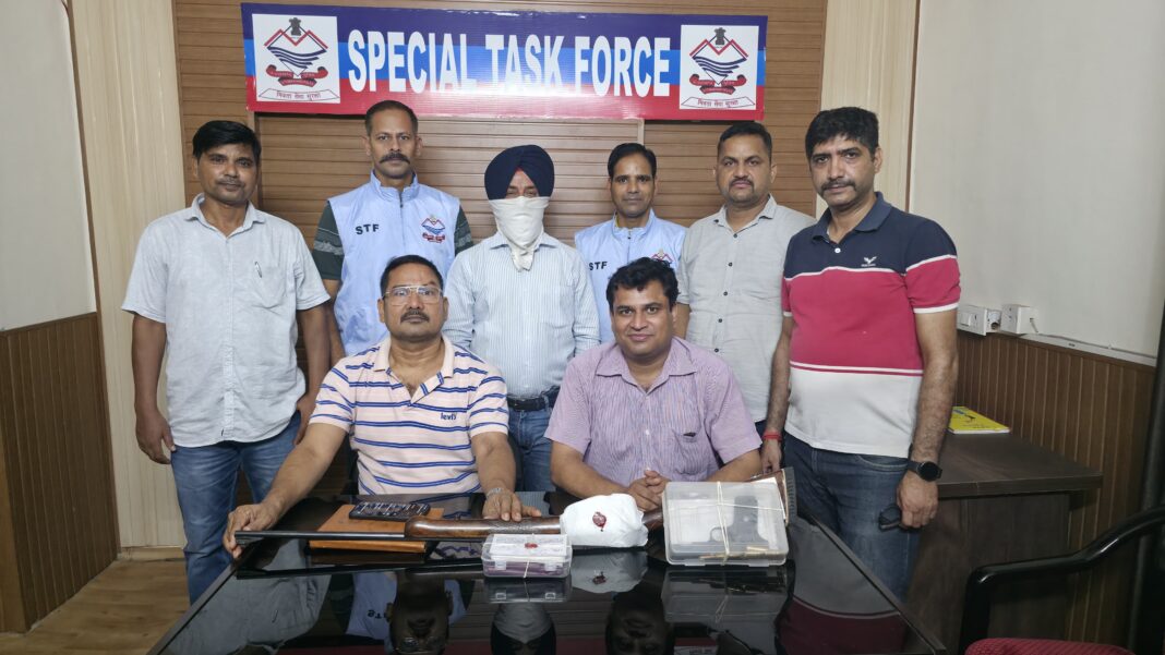 एक फर्जी लाइसेंस,दो हथियार, एसटीएफ ने खोली बड़े सिंडिकेट की नई परत एक फर्जी लाइसेंस,दो हथियार, एसटीएफ ने खोली बड़े सिंडिकेट की नई परत