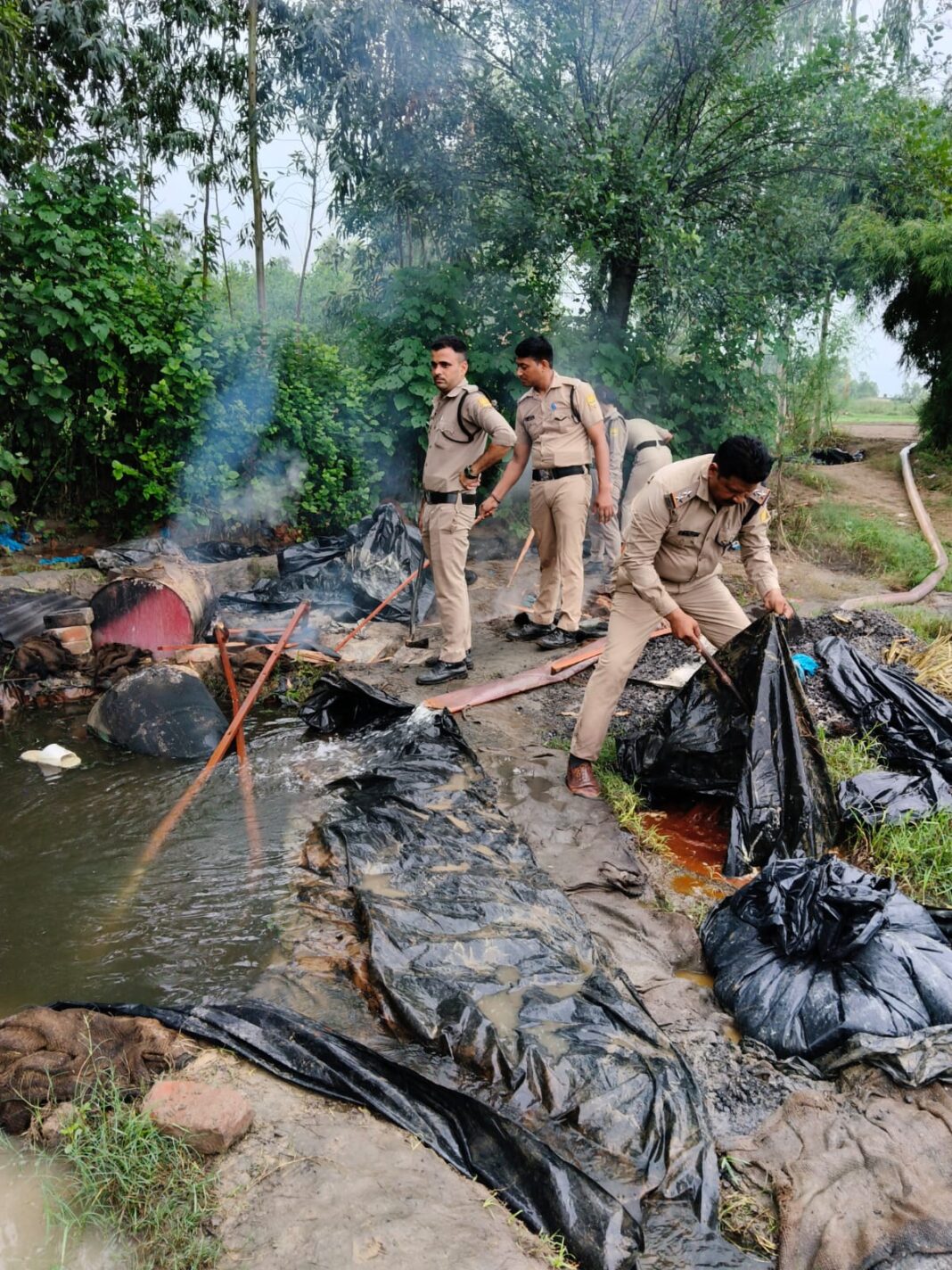 काशीपुर क्षेत्र में आबकारी विभाग की अवैध शराब के खिलाफ ताबड़तोड़ छापेमारी,माफियाओं में हड़कंप काशीपुर क्षेत्र में आबकारी विभाग की अवैध शराब के खिलाफ ताबड़तोड़ छापेमारी,माफियाओं में हड़कंप