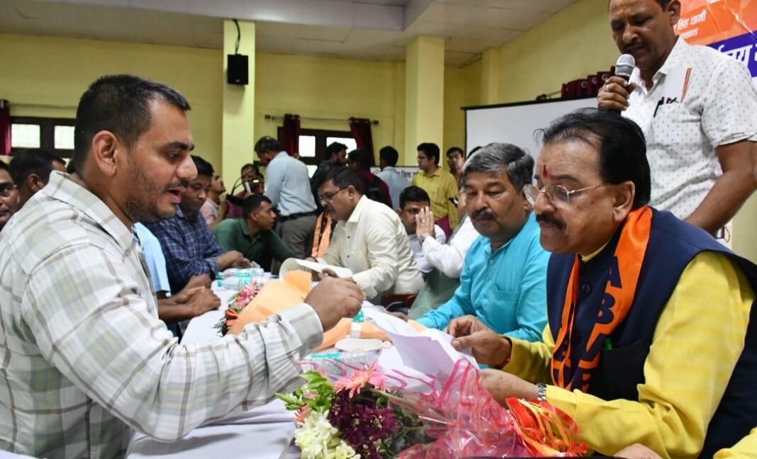 जन जन की सरकार जन के द्वार” शिविर में उमड़ी भीड़, सैकड़ों लोगों की समस्याओं का मौके पर निस्तारण जन जन की सरकार जन के द्वार” शिविर में उमड़ी भीड़, सैकड़ों लोगों की समस्याओं का मौके पर निस्तारण