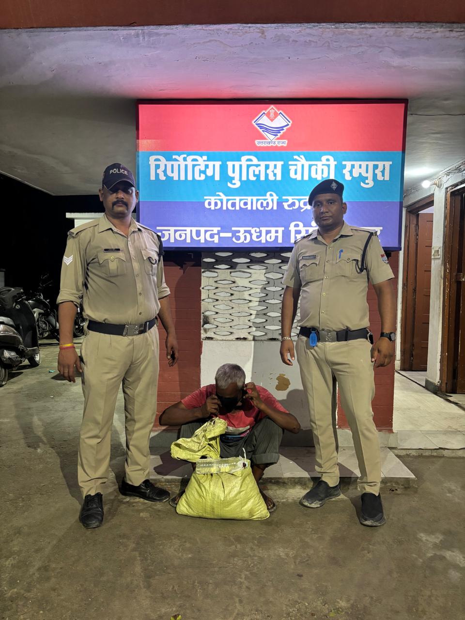रम्पुरा पुलिस की कच्ची शराब की तस्करी में लिप्त माफियाओं पर कार्रवाई तेज,एक तस्कर दबोचा,माफियाओं में हड़कंप रम्पुरा पुलिस की कच्ची शराब की तस्करी में लिप्त माफियाओं पर कार्रवाई तेज,एक तस्कर दबोचा,माफियाओं में हड़कंप