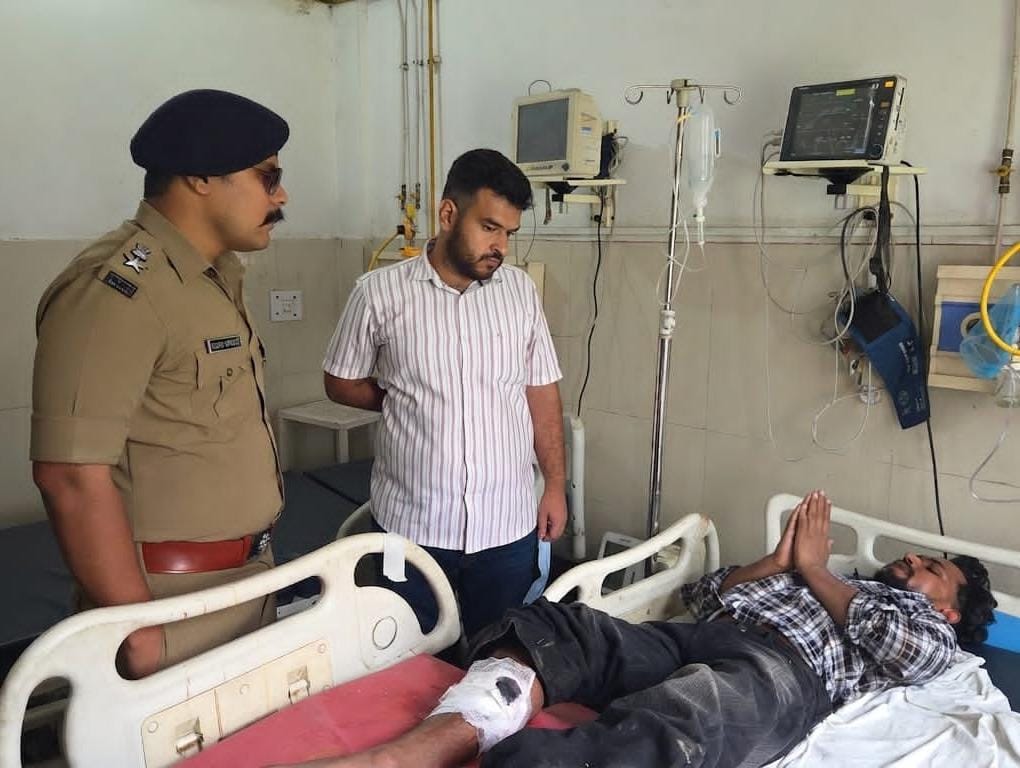 पुलिस मुठभेड़ में बदमाश दबोचा,दो और साथी गिरफ्तार, एक फरार पुलिस मुठभेड़ में बदमाश दबोचा,दो और साथी गिरफ्तार, एक फरार