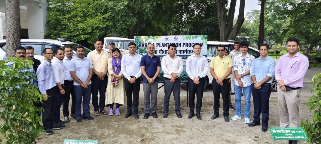 हरेला पर्व पर डीएम भदौरिया ने किया वृक्षारोपण, पर्यावरण संरक्षण का दिया संदेश हरेला पर्व पर डीएम भदौरिया ने किया वृक्षारोपण, पर्यावरण संरक्षण का दिया संदेश