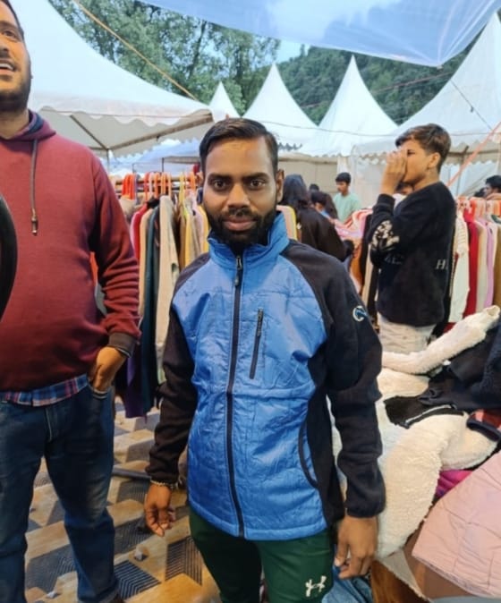 करंट लगने से खंभे से गिरा टेकनीशियन, सिर में चोट लगने से गई जान करंट लगने से खंभे से गिरा टेकनीशियन, सिर में चोट लगने से गई जान