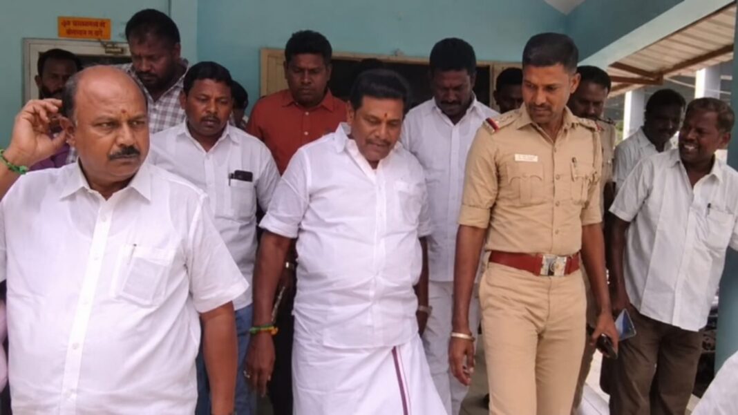 सीएम विजय पर विवादित टिप्पणी मामले में DMK विधायक जीआर मार्कंडेयन गिरफ्तार सीएम विजय पर विवादित टिप्पणी मामले में DMK विधायक जीआर मार्कंडेयन गिरफ्तार